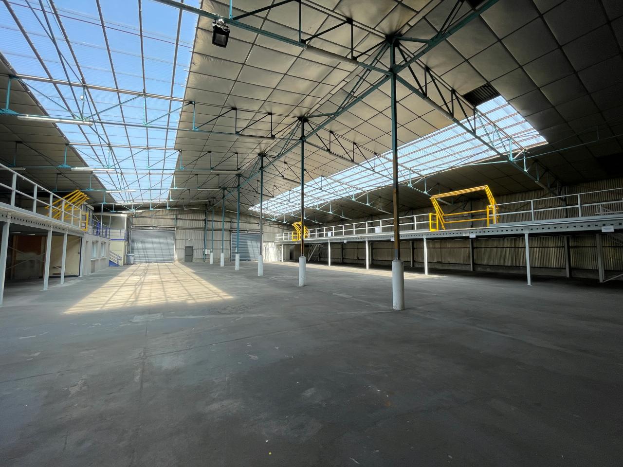 Local d'activité Saint-Pierre-des-Corps 2000m² Vente local d'activité Saint-Pierre-des-Corps Indre-et-Loire OVACT2427651 2